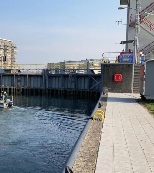 Algerasluis in de Hollandse IJssel voor waterbeheer en veiligheid